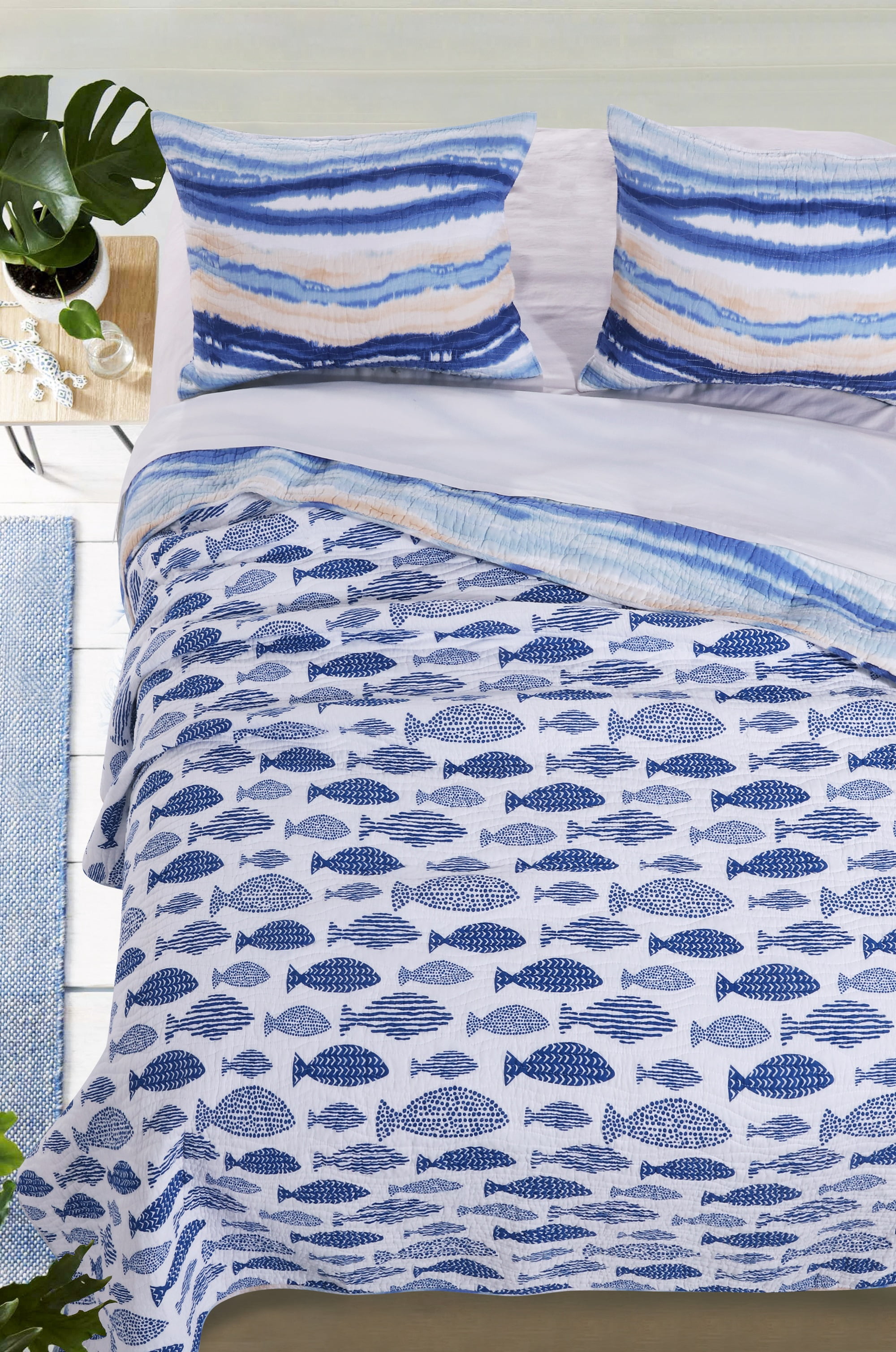 Global Trends Corona Ocean Waves and Fishes Reversible Coastal Quilt Set, 3-Piece King/Cal King
