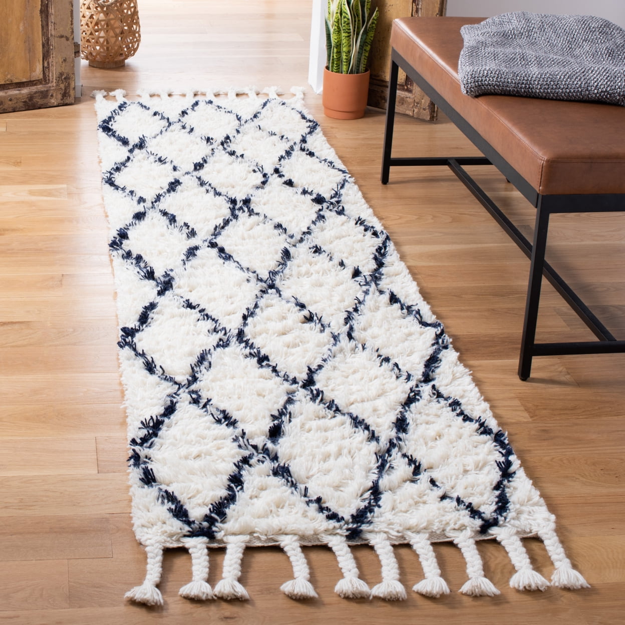 SAFAVIEH Casablanca Mackenzie Geometric Wool Shag Area Rug, Navy/Ivory, 4' x 6'