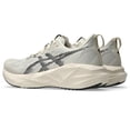 thumbnail image 3 of Zapatillas de running ASICS NOVABLAST 5 para hombre, Oatmeal/Black, talla 10, 3 of 9