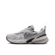 thumbnail image 1 of Zapatillas clásicas unisex V2K Run grises, cómodas y versátiles, de caña baja, informales, para correr, 1 of 4