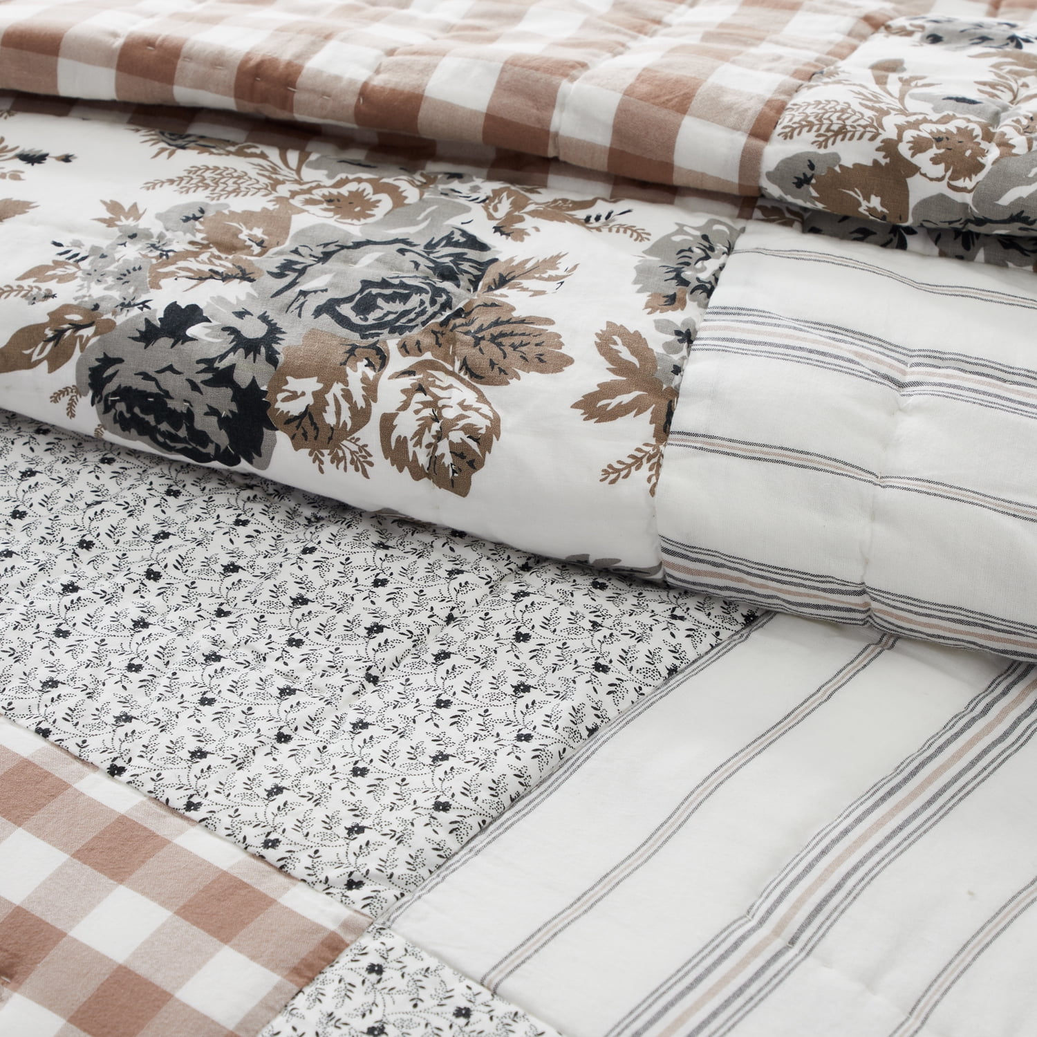 VHC Brands Annie Portabella Floral Patch Queen Quilt 90Wx90L