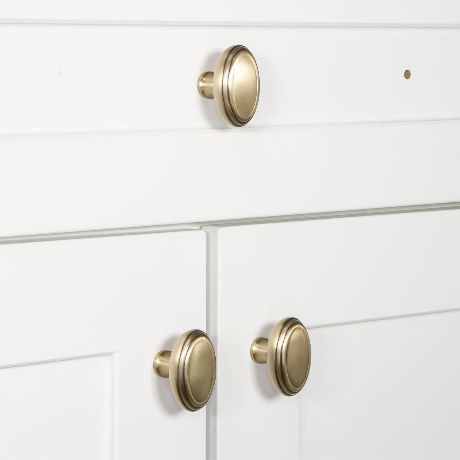Grandeur 853625 Anneau 1-3/4" Solid Brass Classic Flat Oval Cabinet Knob - Brass