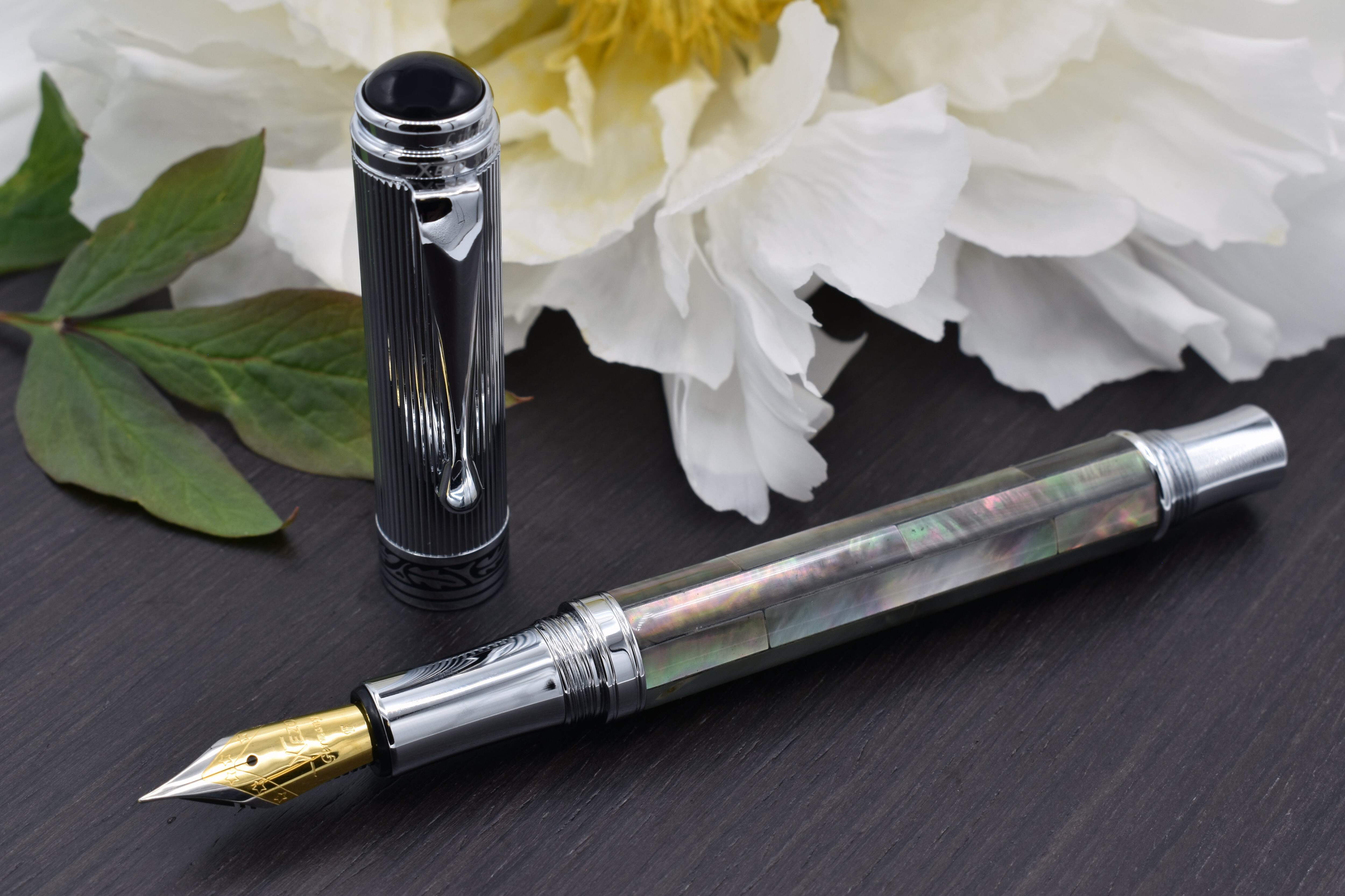 Xezo Xezo Maestro® Black Mother of Pearl Fountain Pen (Fine Nib) - Chrome Plated