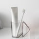 thumbnail image 2 of Vaso transparente para enjuague bucal con soportes para cepillos de dientes con drenaje invertido para el hogar, 2 of 6