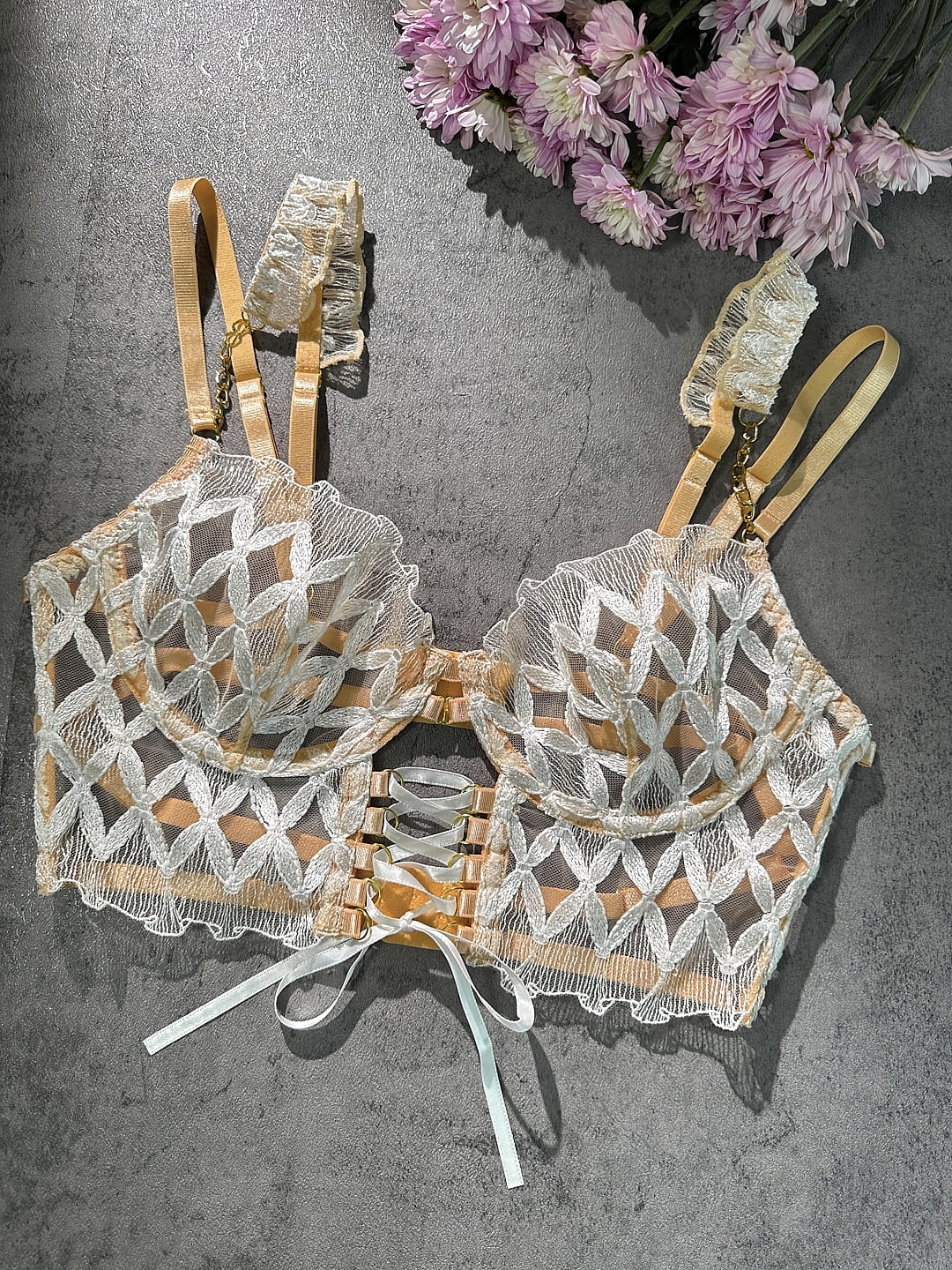 Delicate White Embroidery Lingerie Set (WHITE, L)