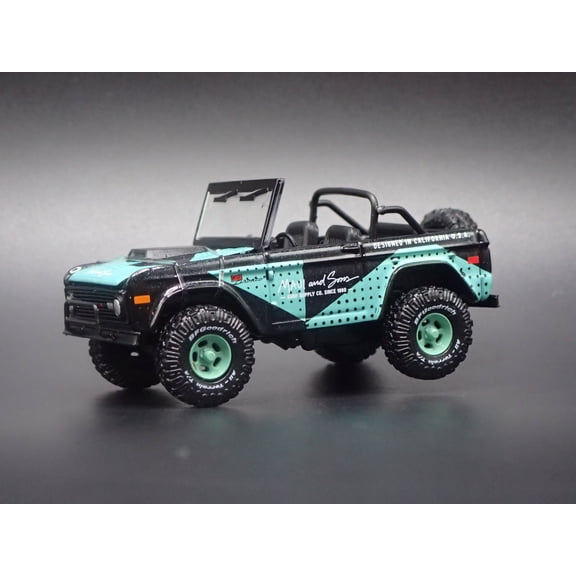 Open Box 1966 66 FORD BRONCO 4X4 MAUI & SONS 1:64 SCALE DIORAMA DIECAST MODEL CAR