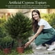 thumbnail image 1 of Árboles topiarios de cedro artificiales para exteriores con estaca para tierra. Plantas artificiales para cualquier lugar. Arbustos para la habitación o el porche delantero., 1 of 6