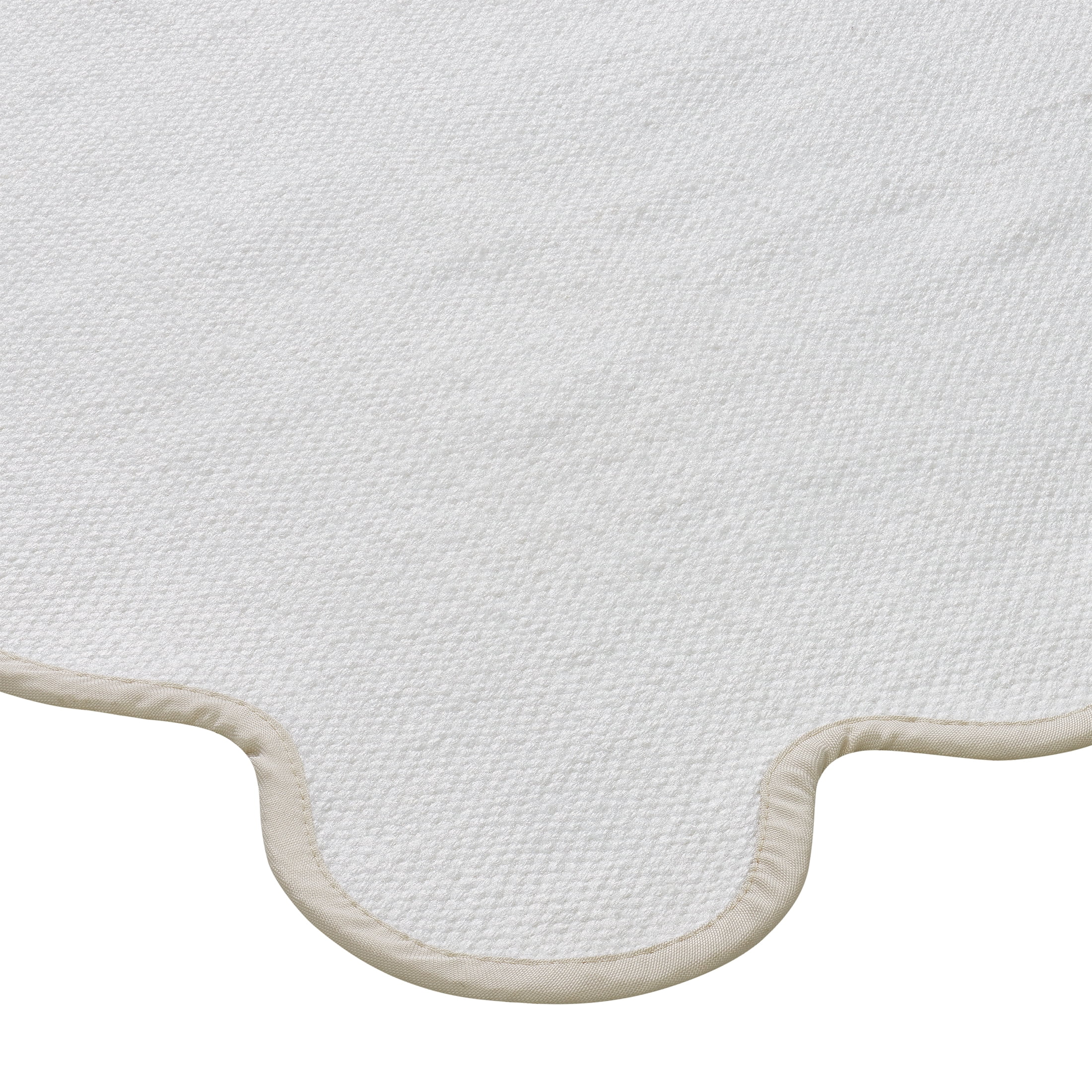 My Texas House White Scallop Indoor/Outdoor Layering Rug, 24" x 38"