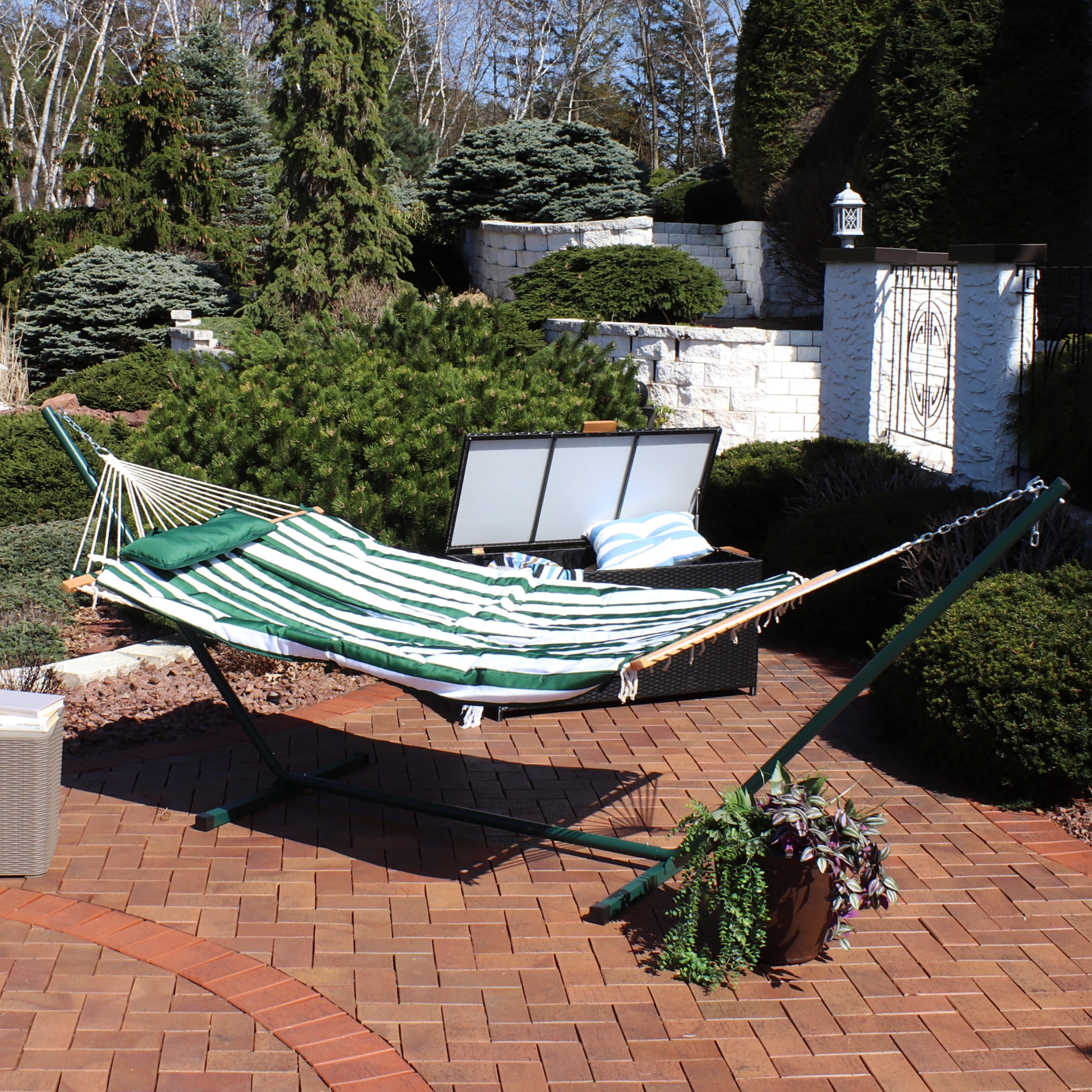 Sunnydaze 2-Person Polyester Rope Spreader Bar Hammock with Stand, 275 lb Capacity - Green/White