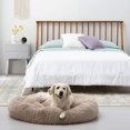 thumbnail image 3 of Brindle Cama tipo donut calmante para perro y gato color Taupe - Antiansiedad, ergonómica y acogedora - Talla Mediana 76 x 76 x 23 cm, 3 of 6