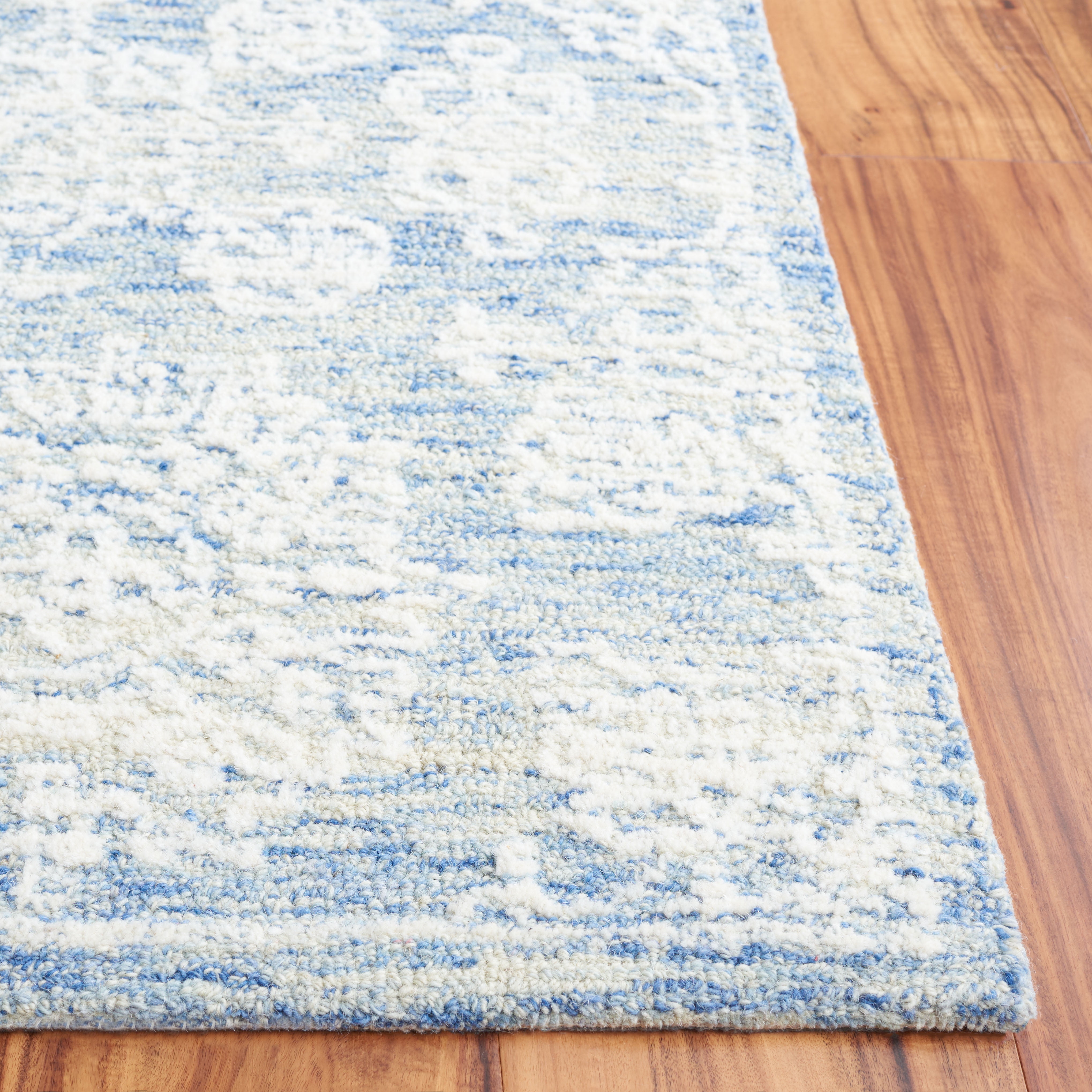 SAFAVIEH Ebony Aideen Floral Area Rug, Ivory/Blue, 4' x 6'