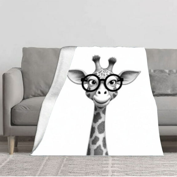 Cozy Soft Flannel Blanket - Durable Warm Perfect for Sofa Travel Bed & Chair - Stylish Giraffe Pattern Design