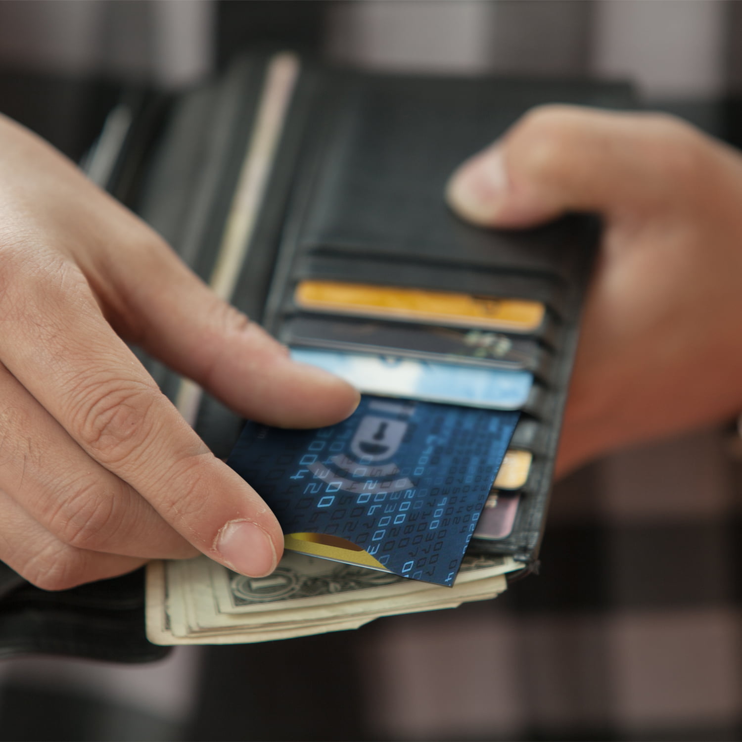 RFID Blocking Slim Leather Wallet Credit Card Holder Case with Zipper & 3  Card Slots - GreatShield