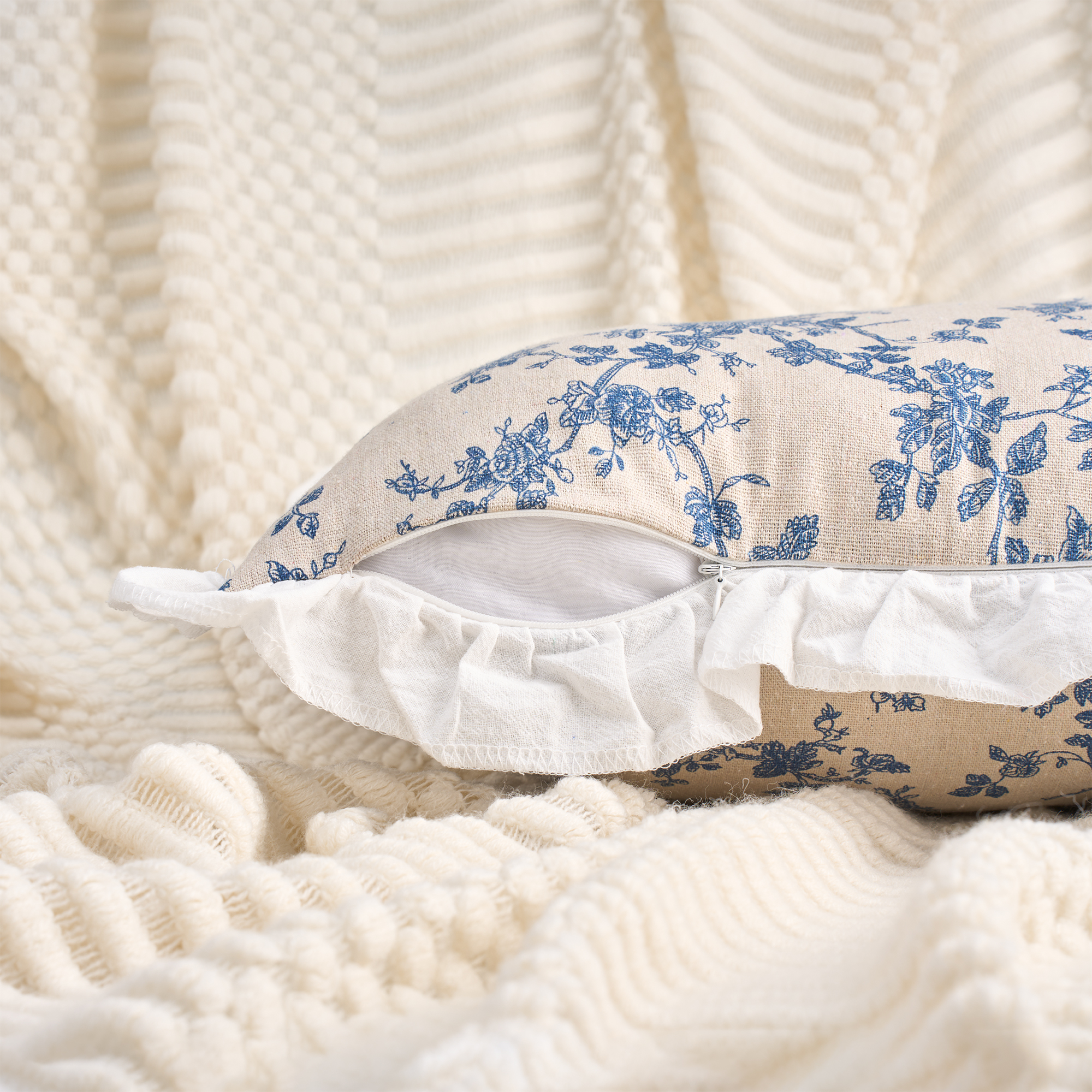 Unique Bargains Set of 2 Leaf Print Pillow Covers with Ruffled Trim Blue 18" x 18"
