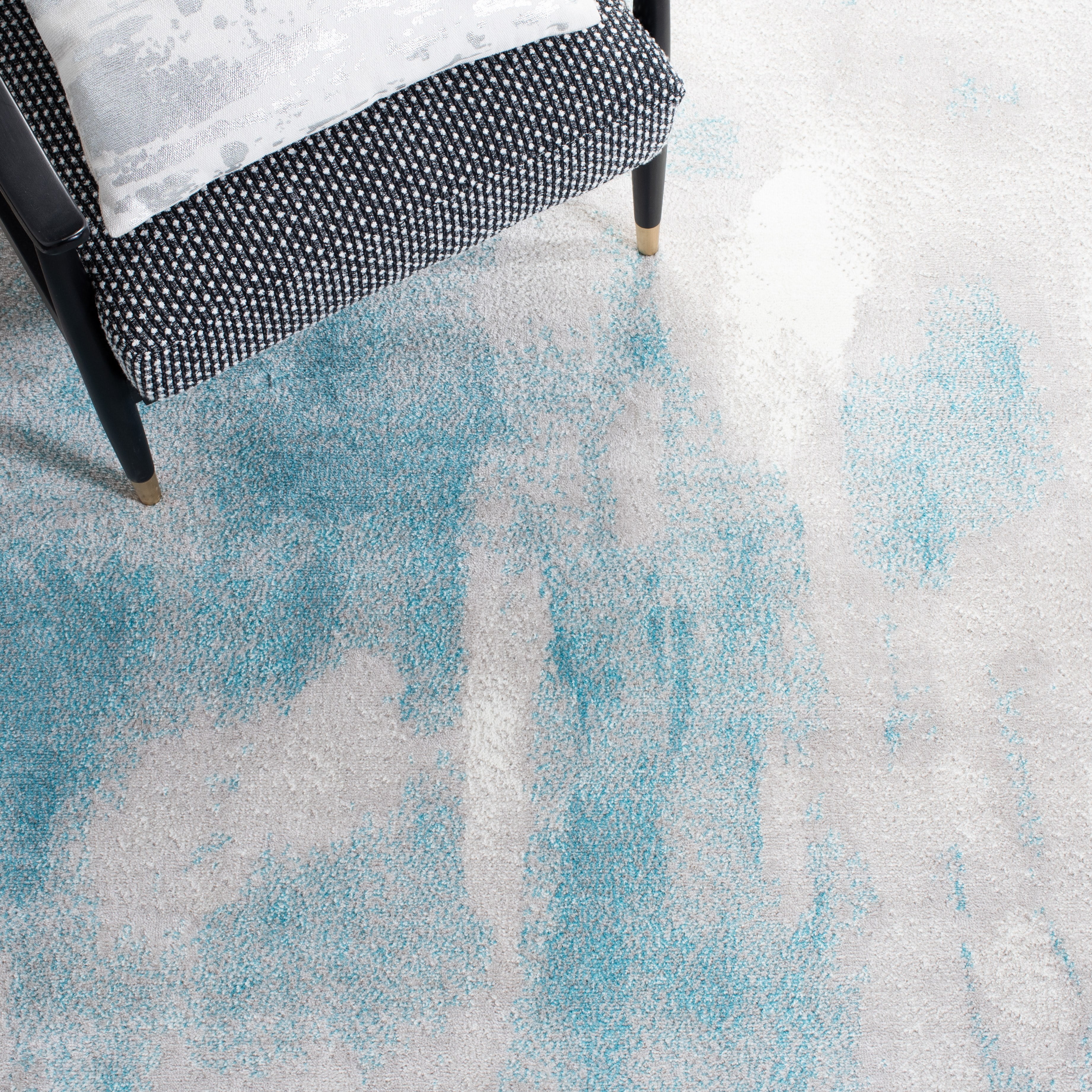 SAFAVIEH Skyler Delmar Distressed Area Rug, Grey/Blue, 4' x 6'