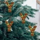 thumbnail image 3 of Adornos navideños artesanales decorativos para el árbol, monogramas decorativos acrílicos 2D con gorro de Papá Noel, 26 letras, adornos navideños colgantes para manualidades, decoración navideña para, 3 of 5