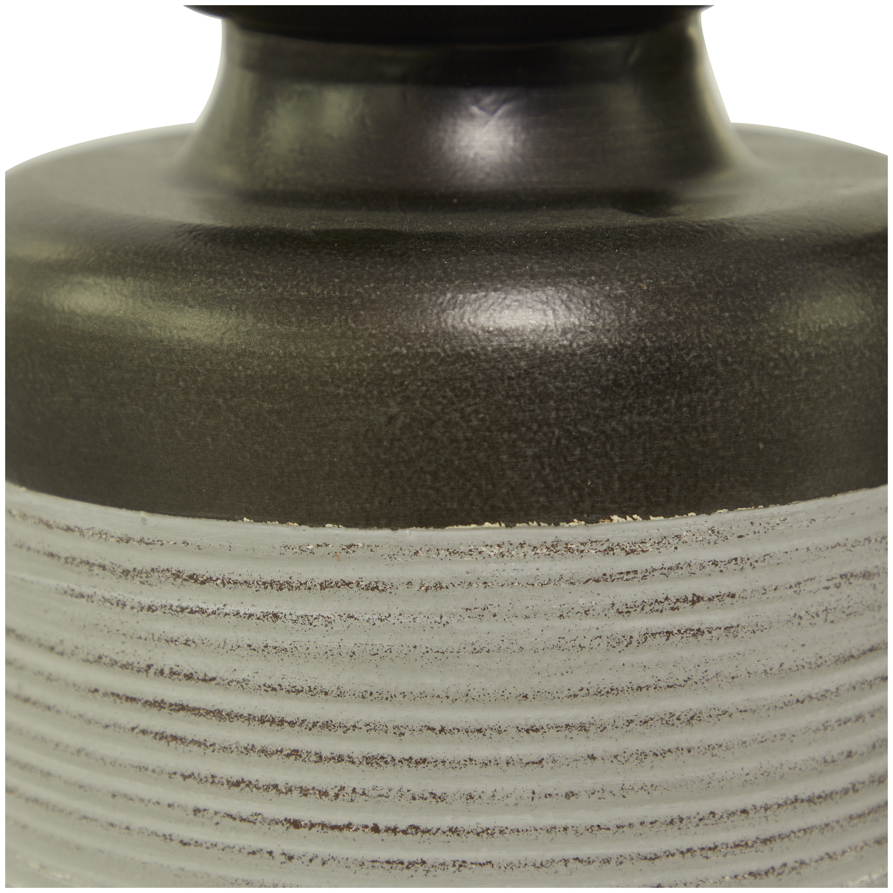 DecMode 16", 13"H Bronze Metal Vase with Embossed Ribbing, Set of 2
