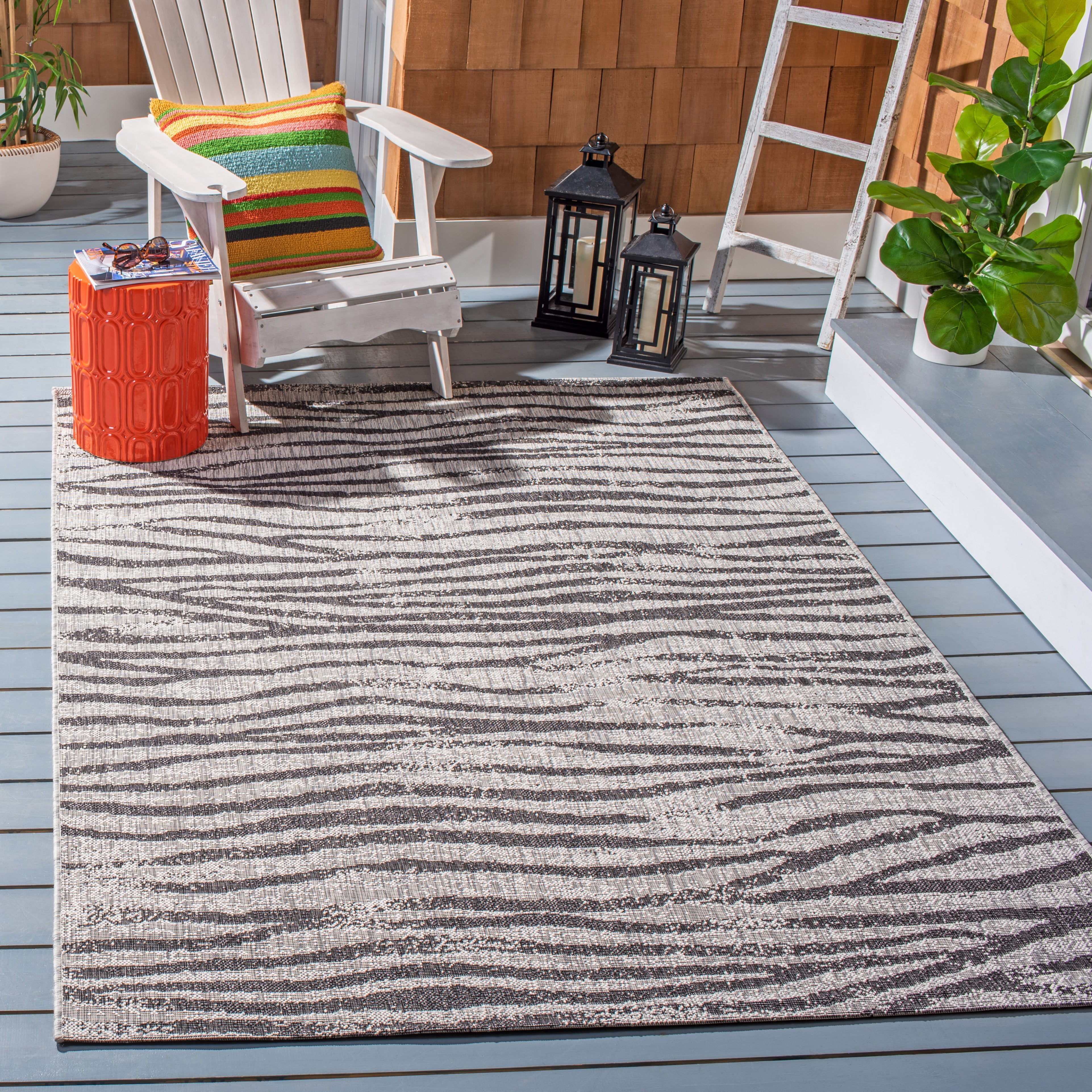 SAFAVIEH Courtyard Thomasina Animal Indoor/Outdoor Area Rug, Grey/Black, 6'7" x 6'7" Square