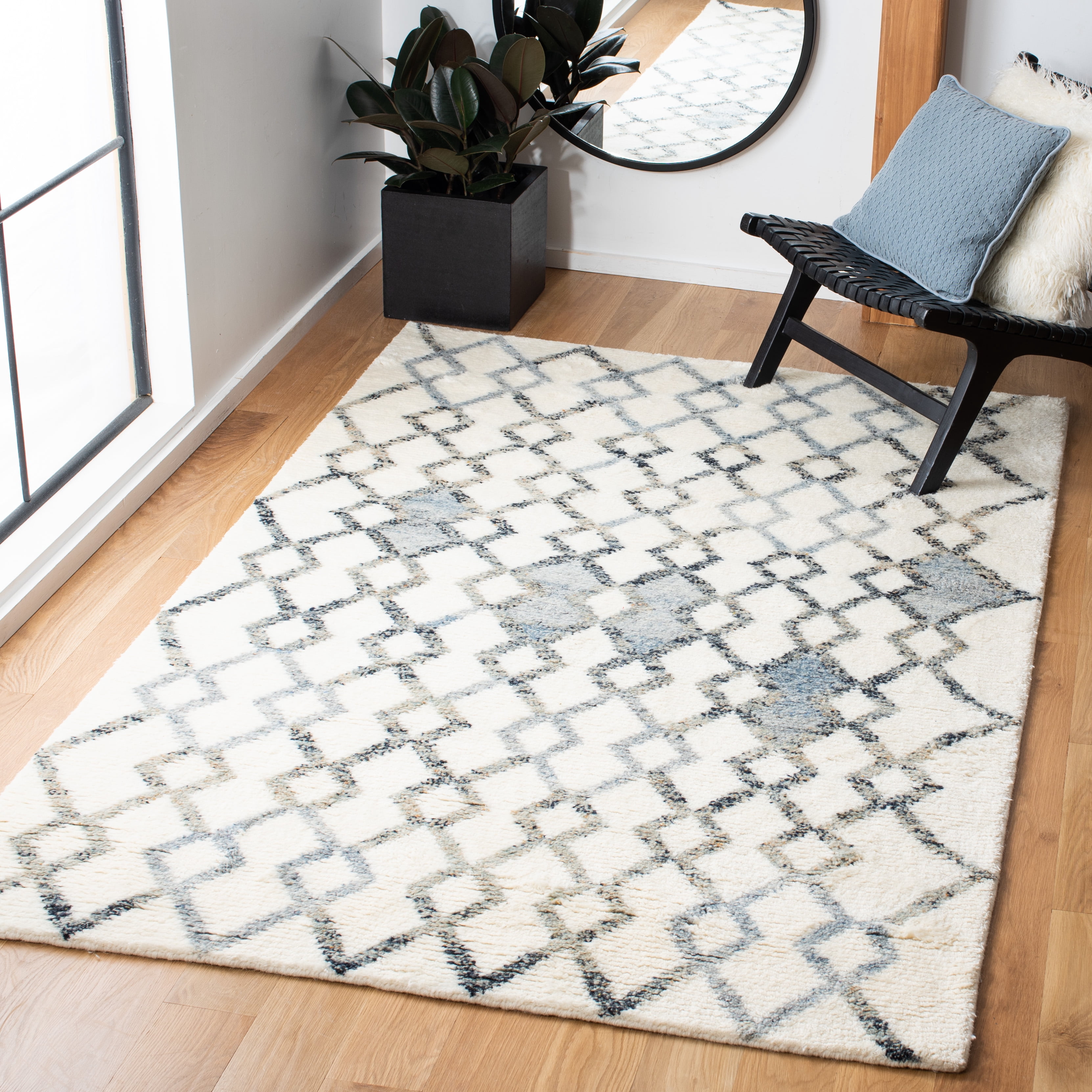 SAFAVIEH Casablanca Bronagh Geometric Area Rug, Ivory/Grey, 4' x 6'