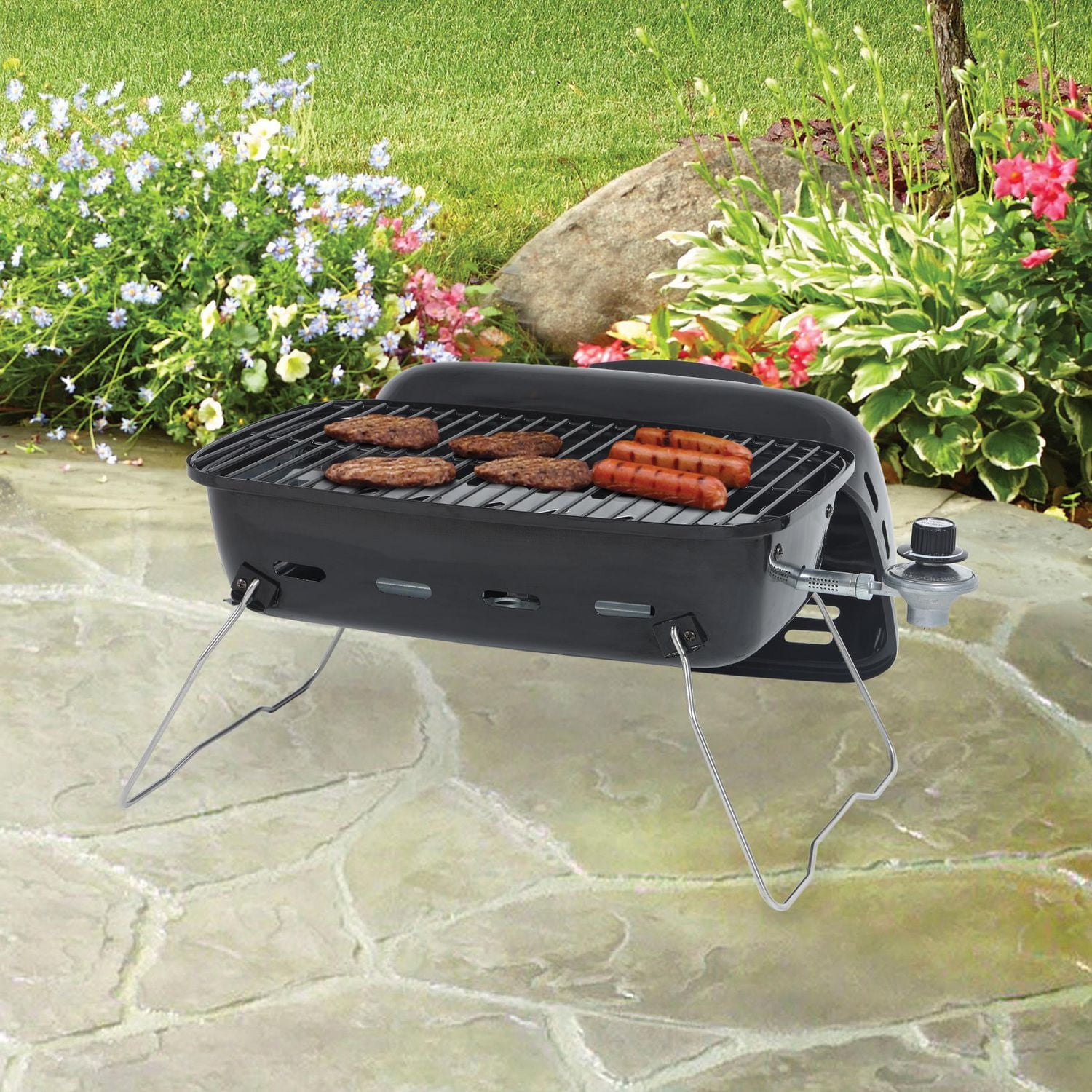 Le barbecue à gaz portatif de 17,5 po 10 000 BTU de Backyard Grill, Noir, GBT2014W-C