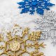 thumbnail image 5 of Juego de 12 adornos de copos de nieve azules de plástico con purpurina para decorar el árbol de Navidad en invierno., 5 of 7