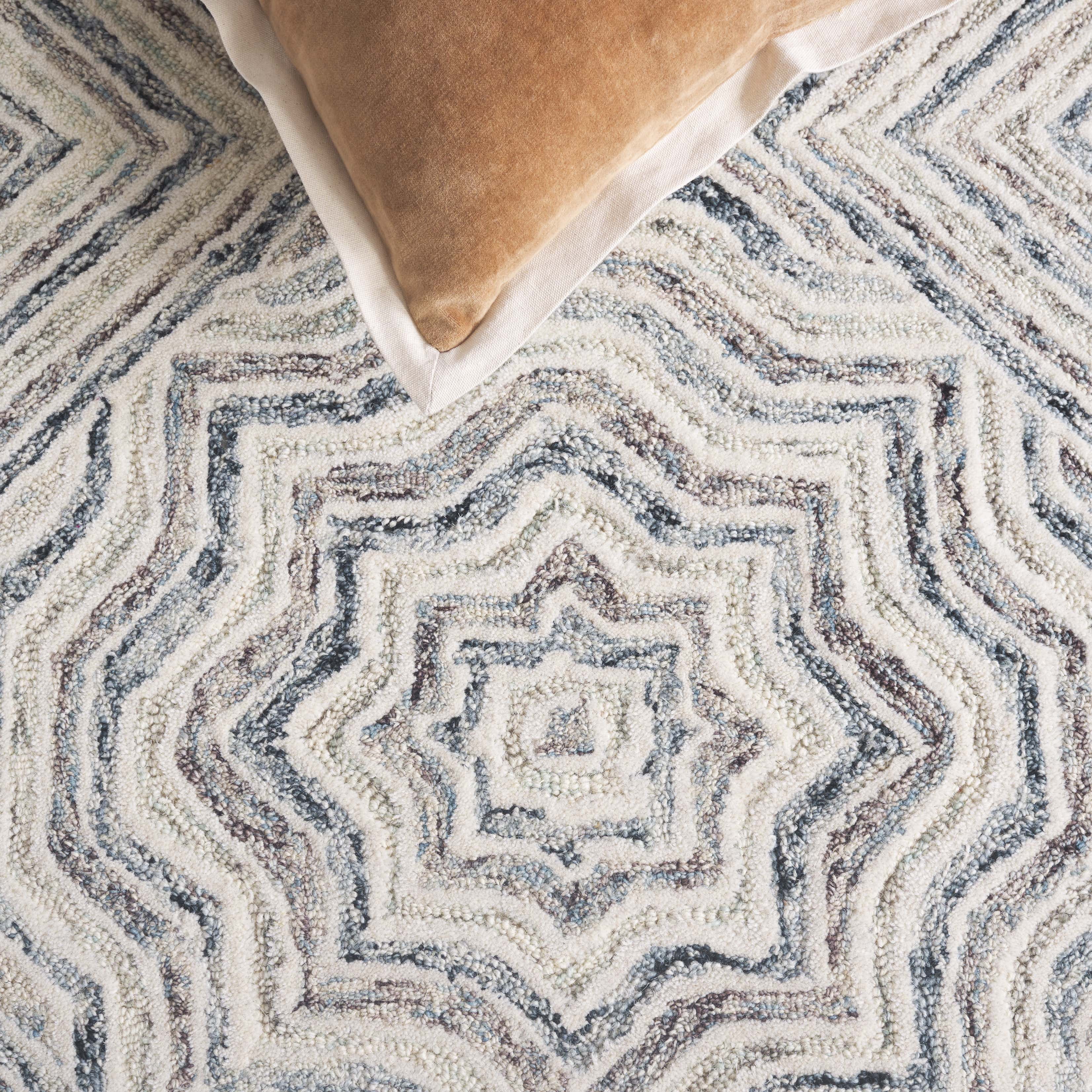 SAFAVIEH Capri Layla Geometric Wool Runner Rug, Beige/Blue, 2'3" x 9'