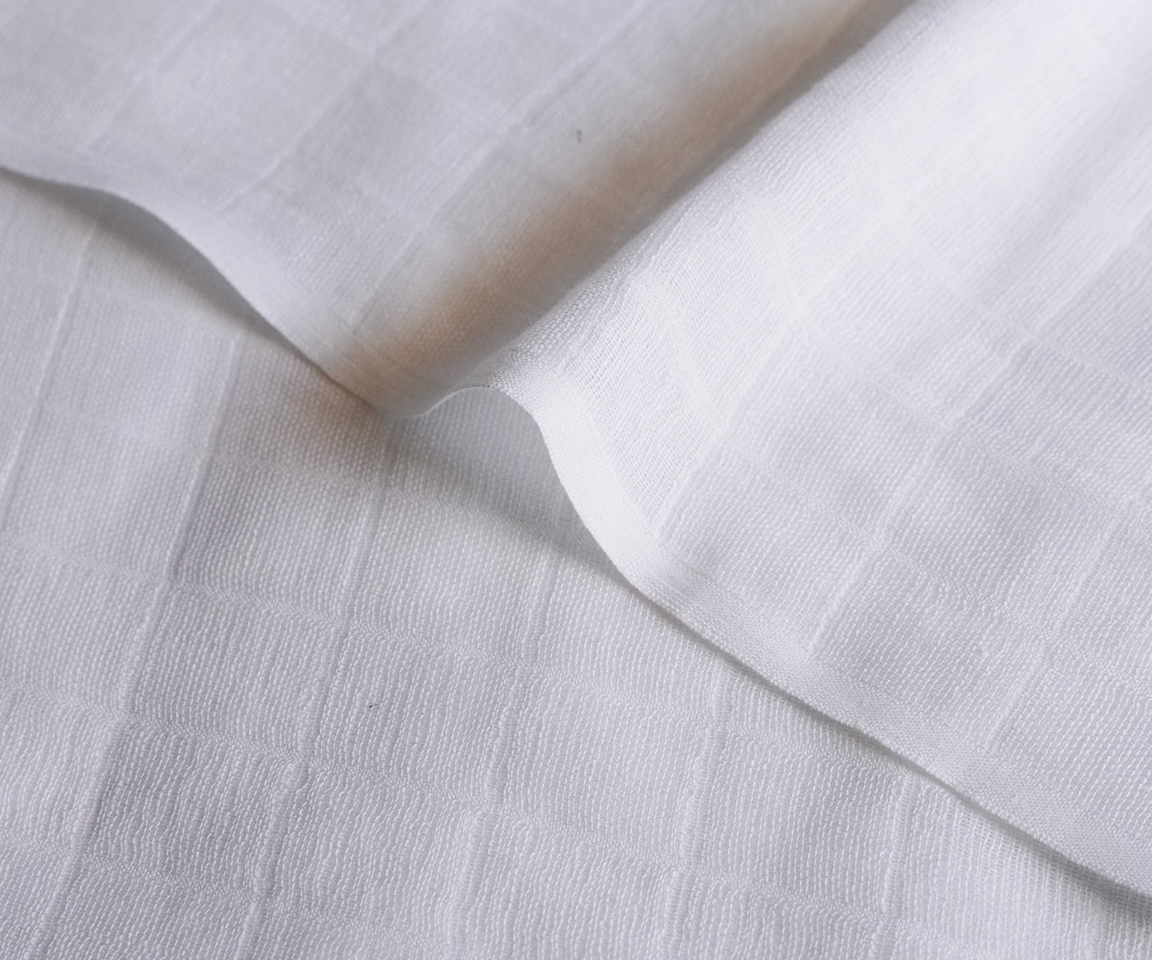 Soimoi White 100% Cotton Muslin Fabric - 46 Inch Wide x 5 Yards | Lightweight, Sheer & Versatile Material for Quilting, Draping, Mockups & Crafts