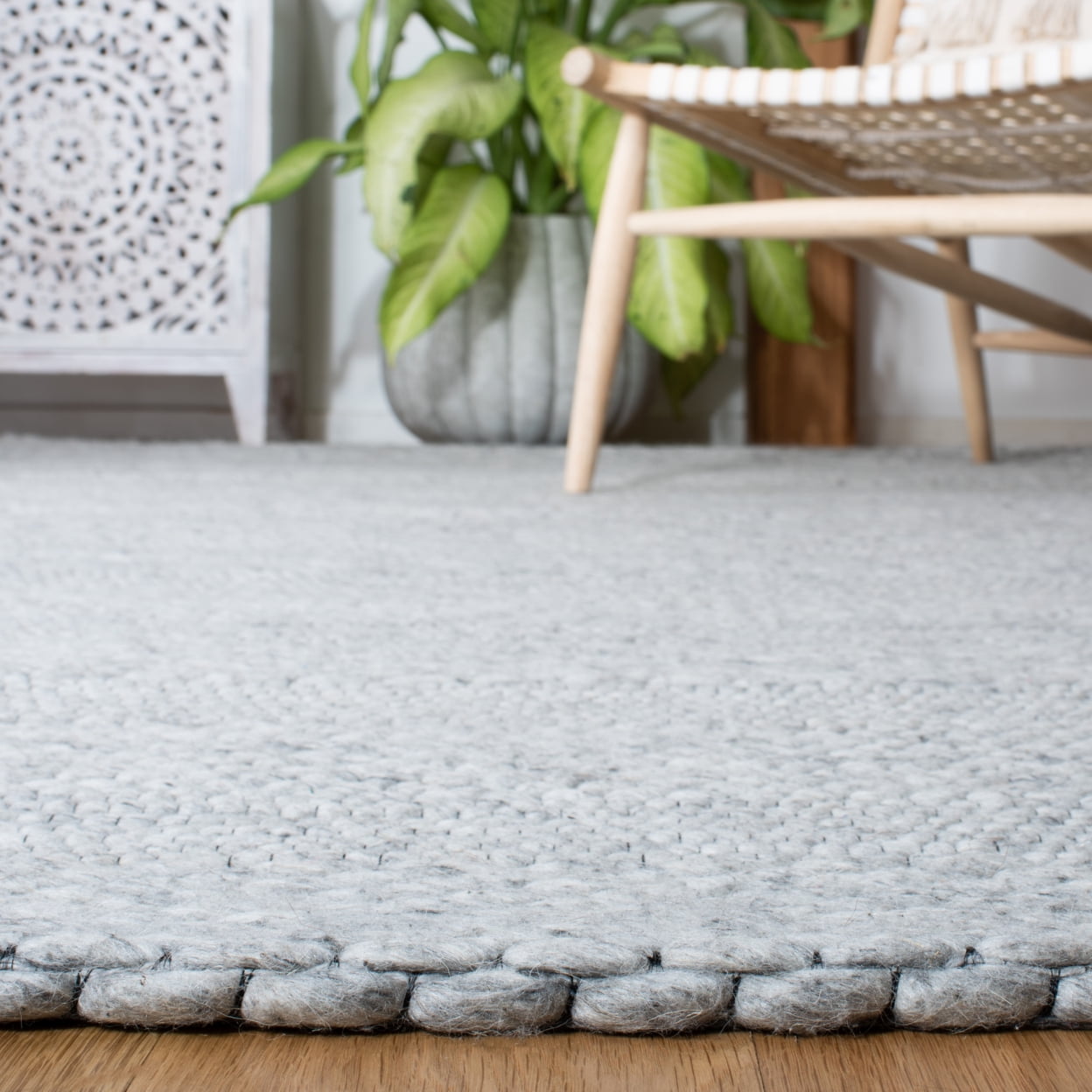 SAFAVIEH Marbella Cassarah Striped Area Rug, Silver/Grey, 6' x 9'