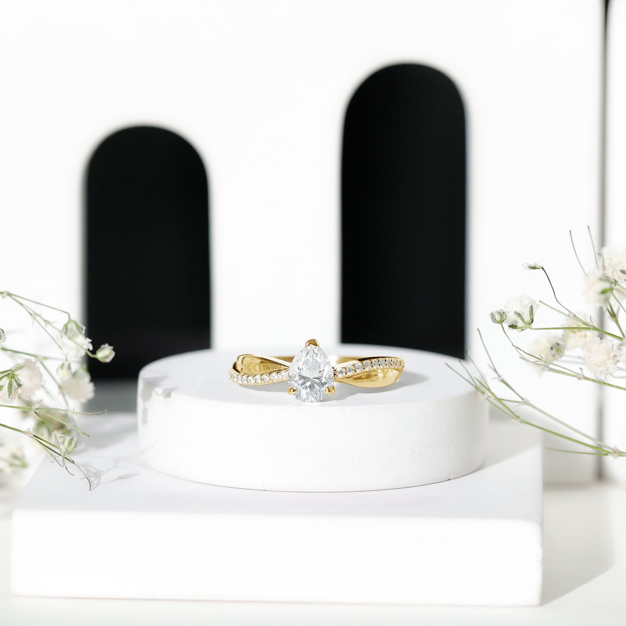 Rosec Jewels Pear Shaped Moissanite Solitaire Engagement Ring for Women (1.3 Carat, D-VS1 Quality) - Jewelry Box Included, 14K Yellow Gold, US 13.00
