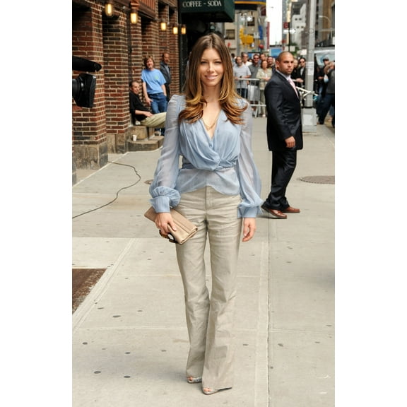Jessica Biel At Talk Show Appearance For The Late Show With David Letterman - Mon Ed Sullivan Theater New York Ny