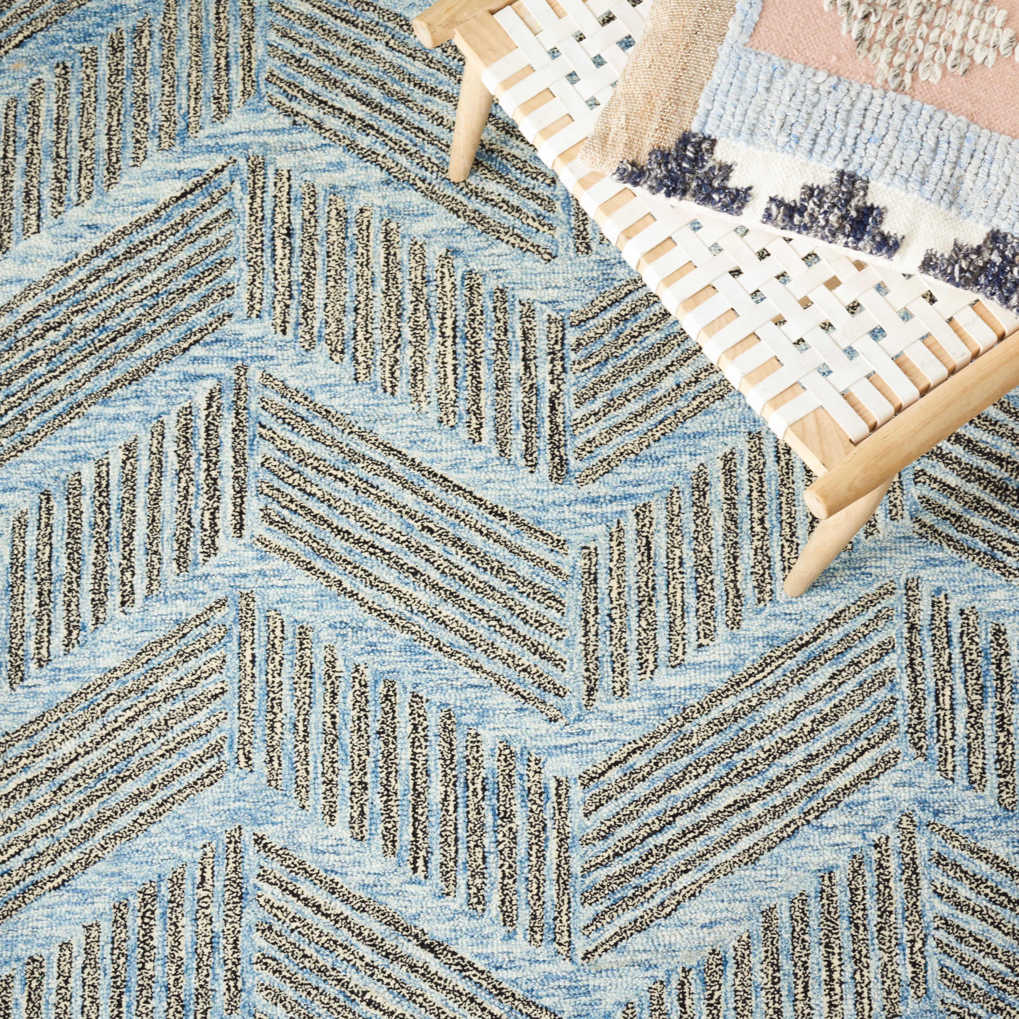 SAFAVIEH Metro Lilibeth Geometric Striped Area Rug, Blue/Black, 5' x 8'