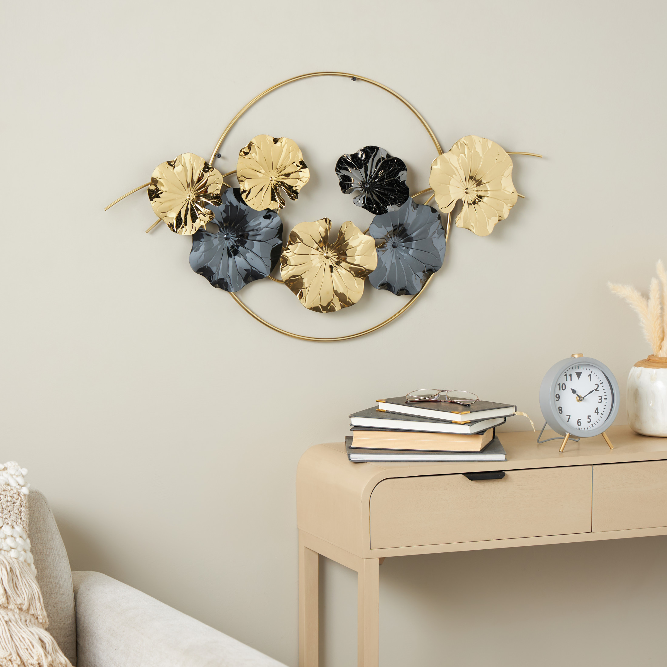 DecMode Gold Stainless Steel Metal Floral Wall Decor with Circular Frame and Black Accents