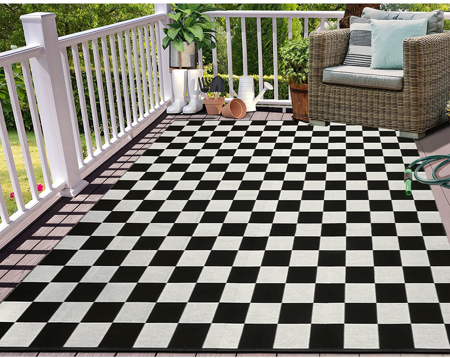BOTUI Black and White Checkered Outdoor Area Rug 5x7 ft Machine