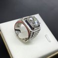 thumbnail image 4 of Anillo de circonita con baño de platino y diamantes de imitación para hombre (talla 7 de EE. UU.), 4 of 8