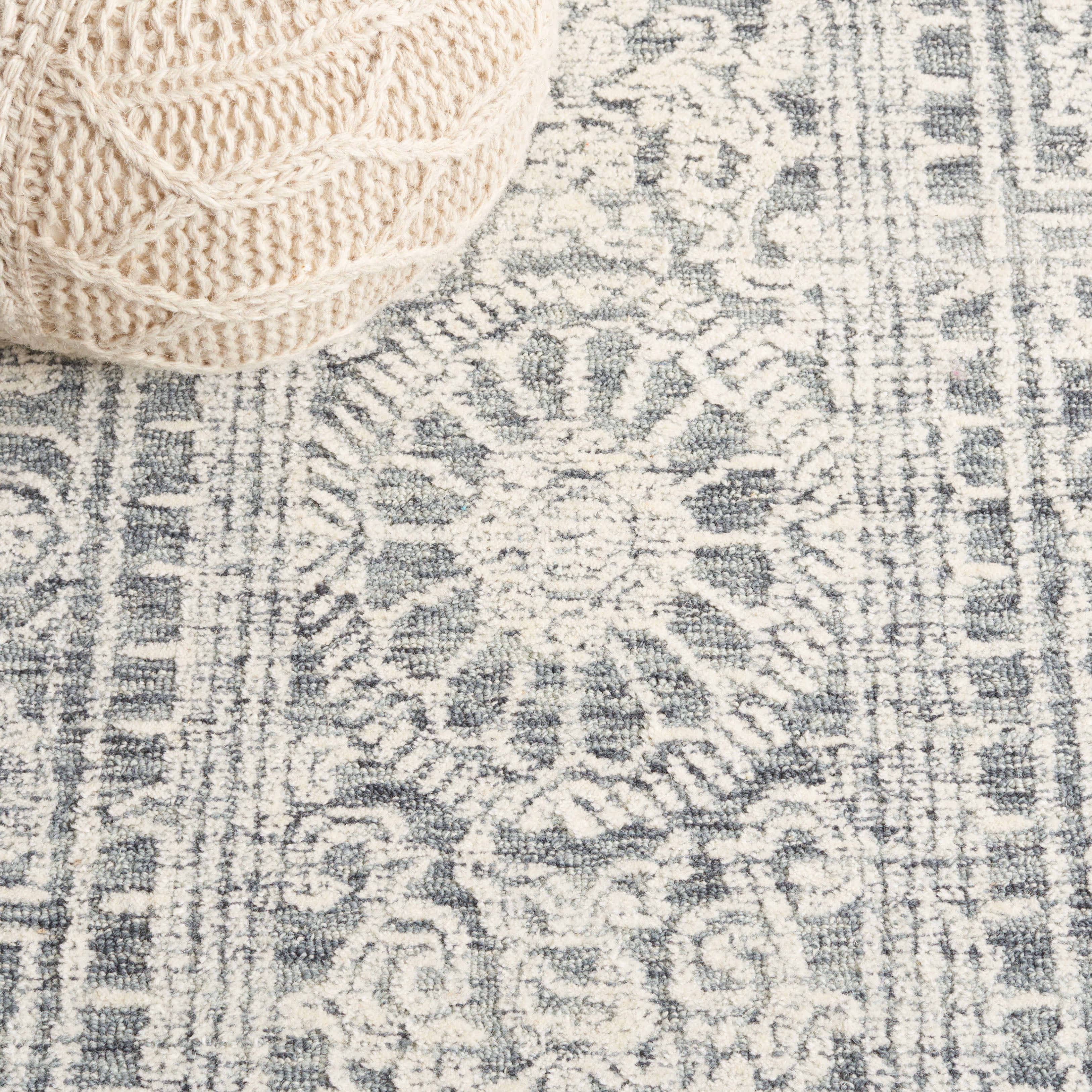 SAFAVIEH Ebony Aindreas Traditional Area Rug, Ivory/Dark Grey, 3' x 5'