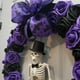 thumbnail image 2 of Corona de Halloween para puerta de entrada, corona de calavera de Halloween para colgar en la puerta, color morado, accesorios de decoración de ambiente de terror de Halloween, 2 of 4