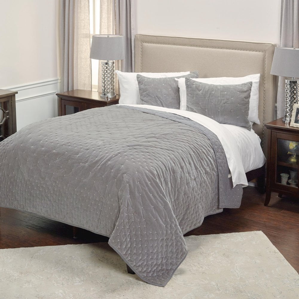 HomeRoots 480109 Grey Queen Size 100 Percent Cotton 300 Thread Count Dry Clean Only Down Alternative Comforter