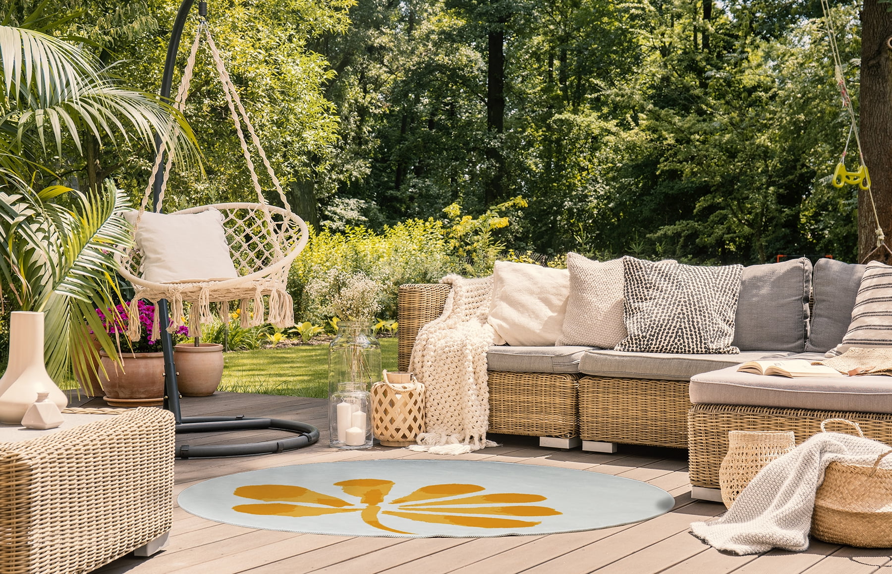 Simply Daisy 5' Round Yellow Petals Spring Chenille Indoor/Outdoor Rug