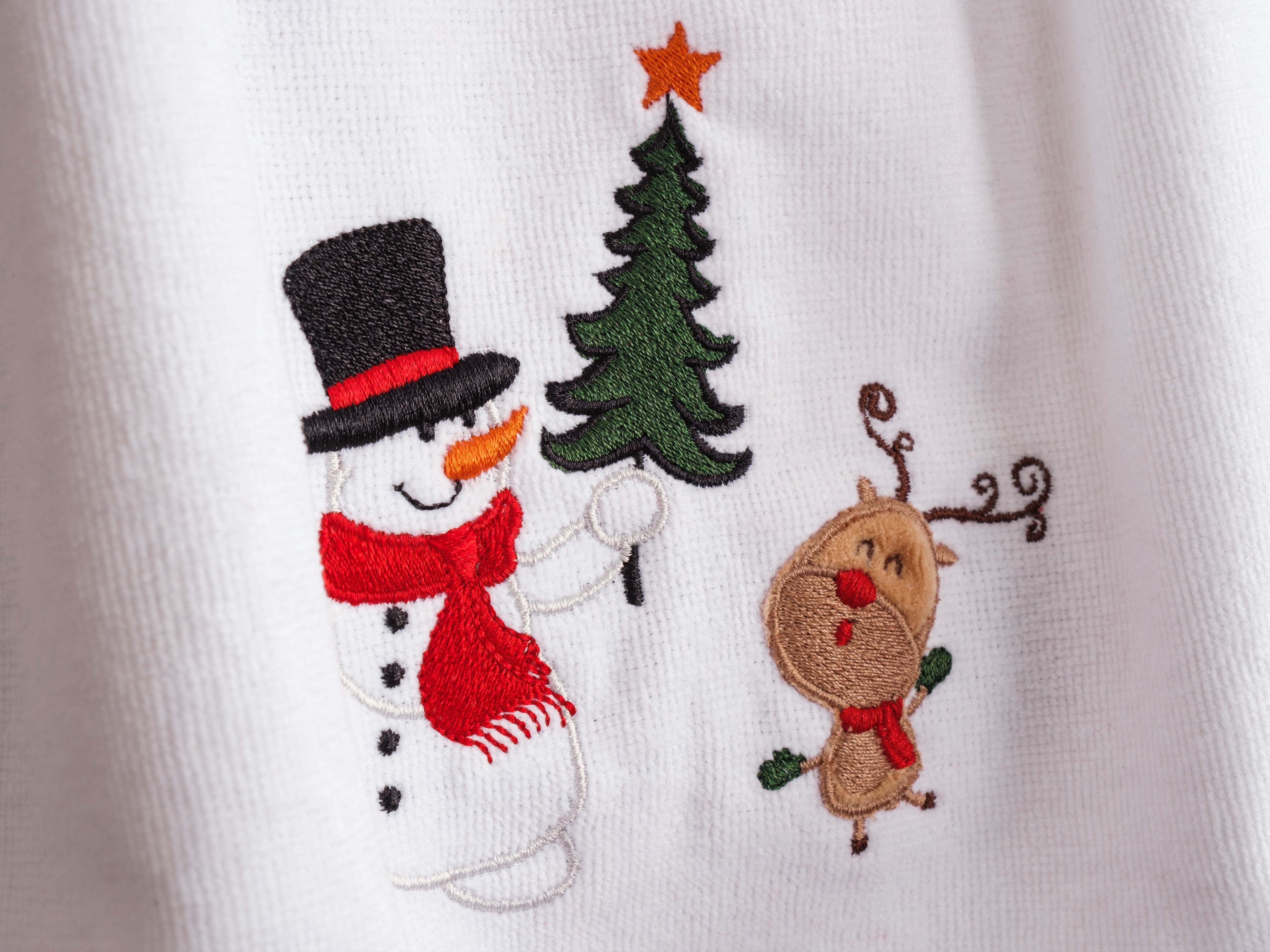 Embroidered Winter Christmas Towels “Oh What Fun” Bath Towels. 100% Pl –  Kellytwins