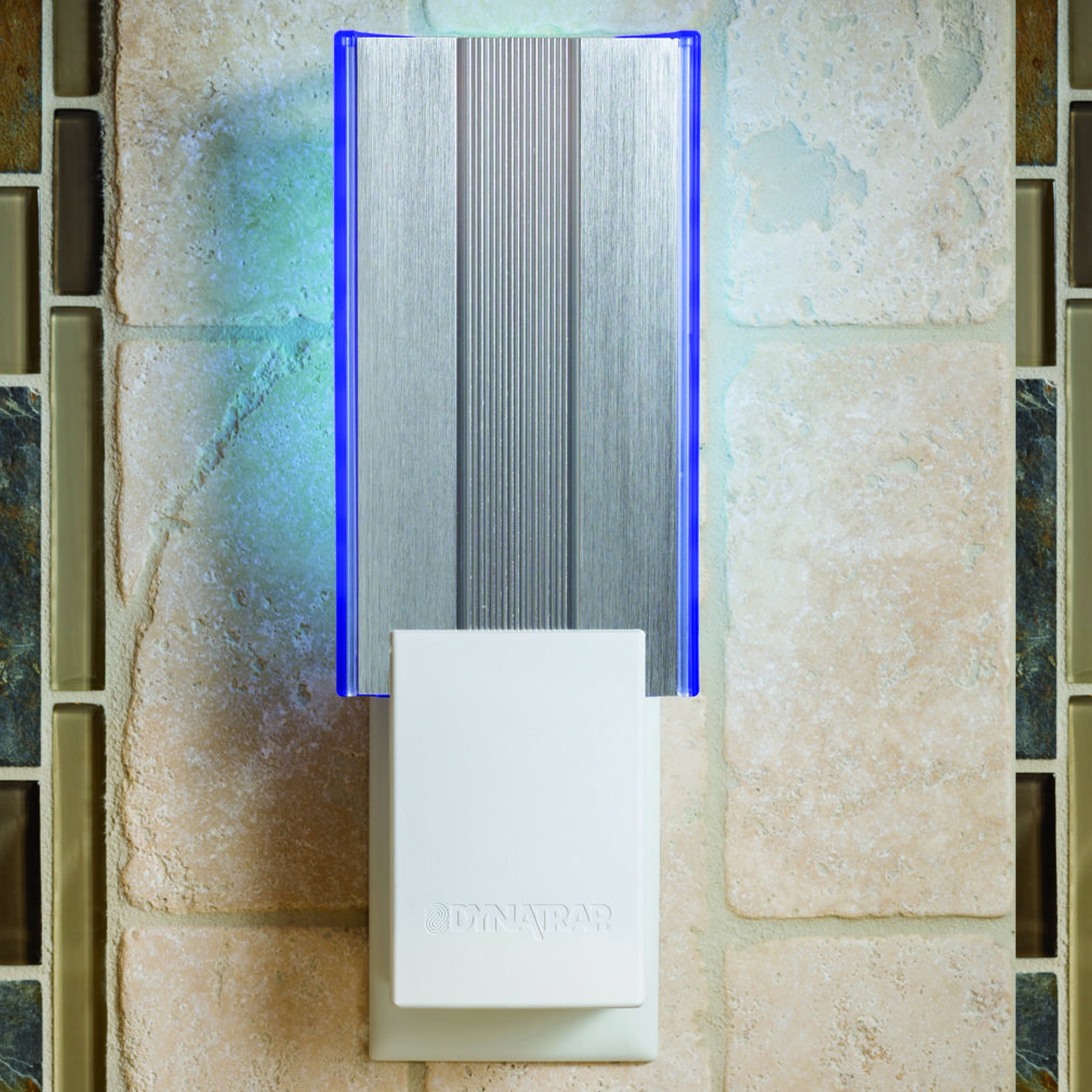 Dynatrap Aktrakta Flylight White Indoor Insect Trap with 2 AC Outlets & USB Ports