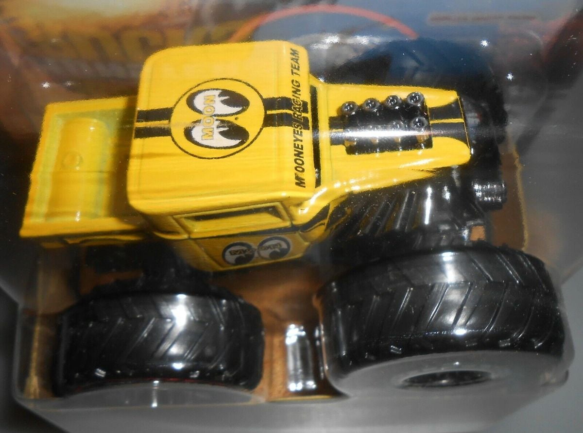 Hot Wheels Monster Trucks Bone Shaker, [Yellow] Moon Eyes 4/5