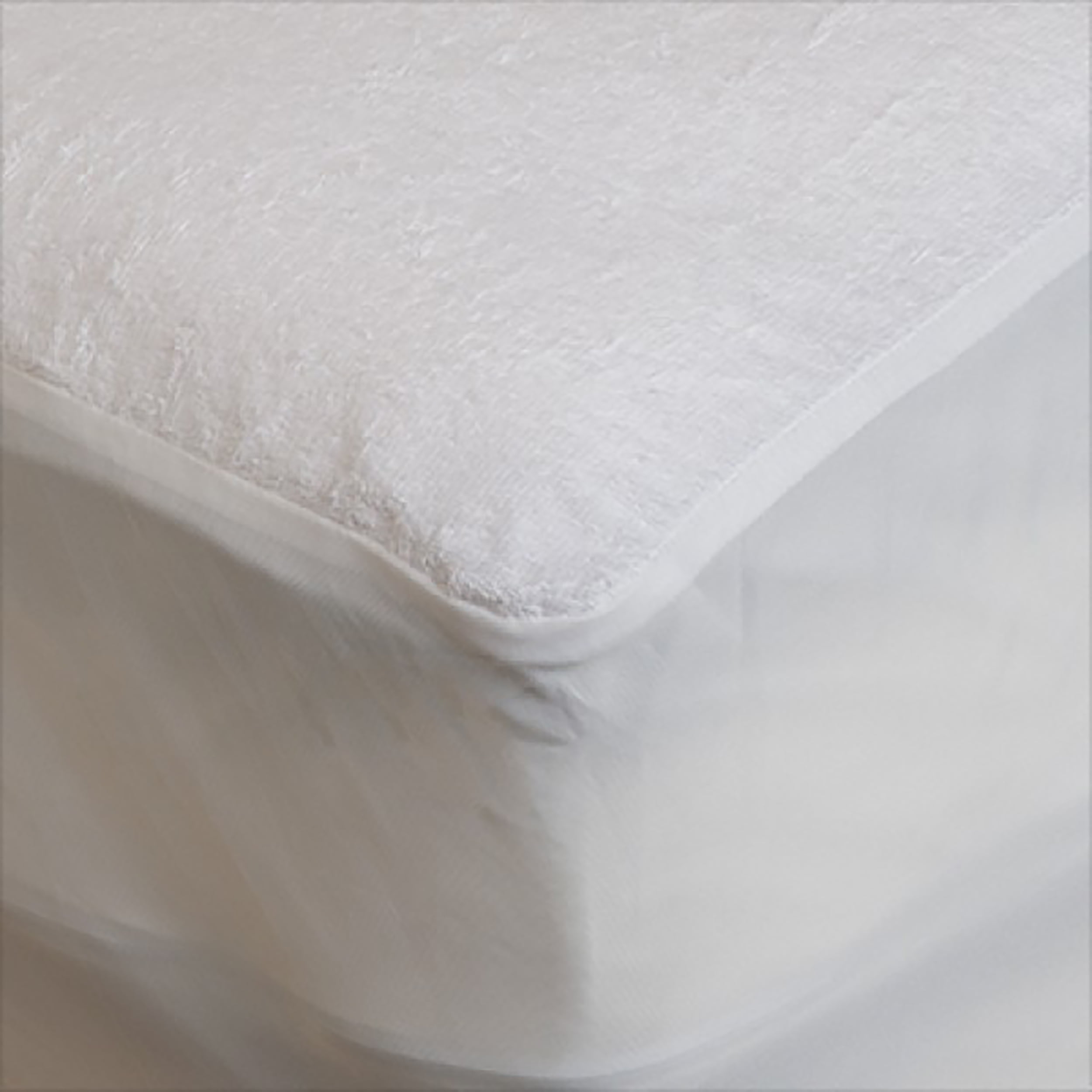 White Fully Enclosed Zipped Mattress Protector Anti Allergy cover 