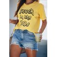 thumbnail image 2 of POGLIP Femme Jaune Collé dans le T-Shirt Graphique Vintage des Années 70, 2 of 6
