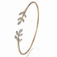 thumbnail image 1 of Pulsera de puño con forma de hoja Yashi dorado 11747, 1 of 5