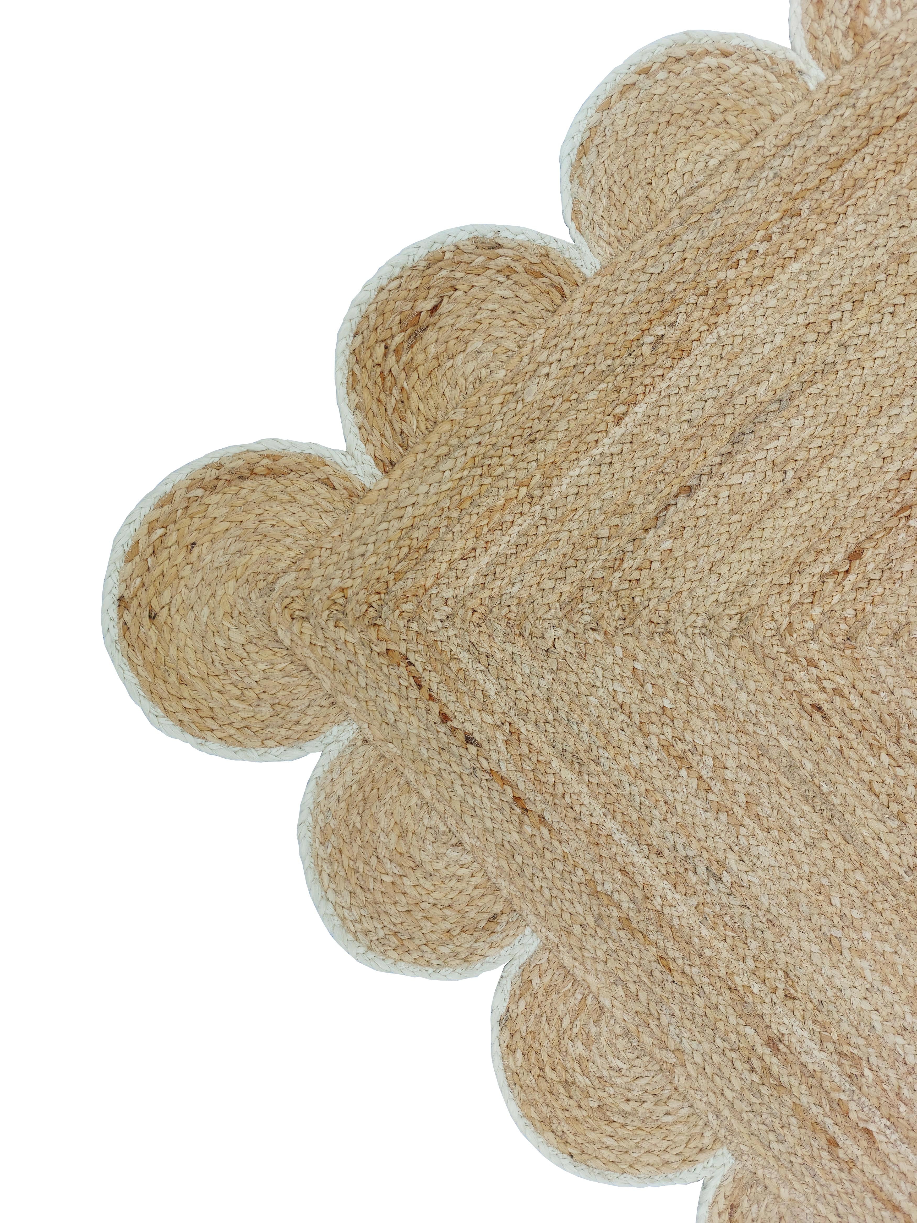 Weaving Village Scalloped Natural Jute Area Rug, Off White Color Trim, Size 2'x3'
