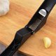 thumbnail image 3 of Juego de exprimidor de ajos: exprimidor de ajos de primera calidad, mango ergonómico fácil de apretar, fácil de limpiar con asas antideslizantes y pelador de tubos de silicona muy duradero y cepillo, 3 of 5
