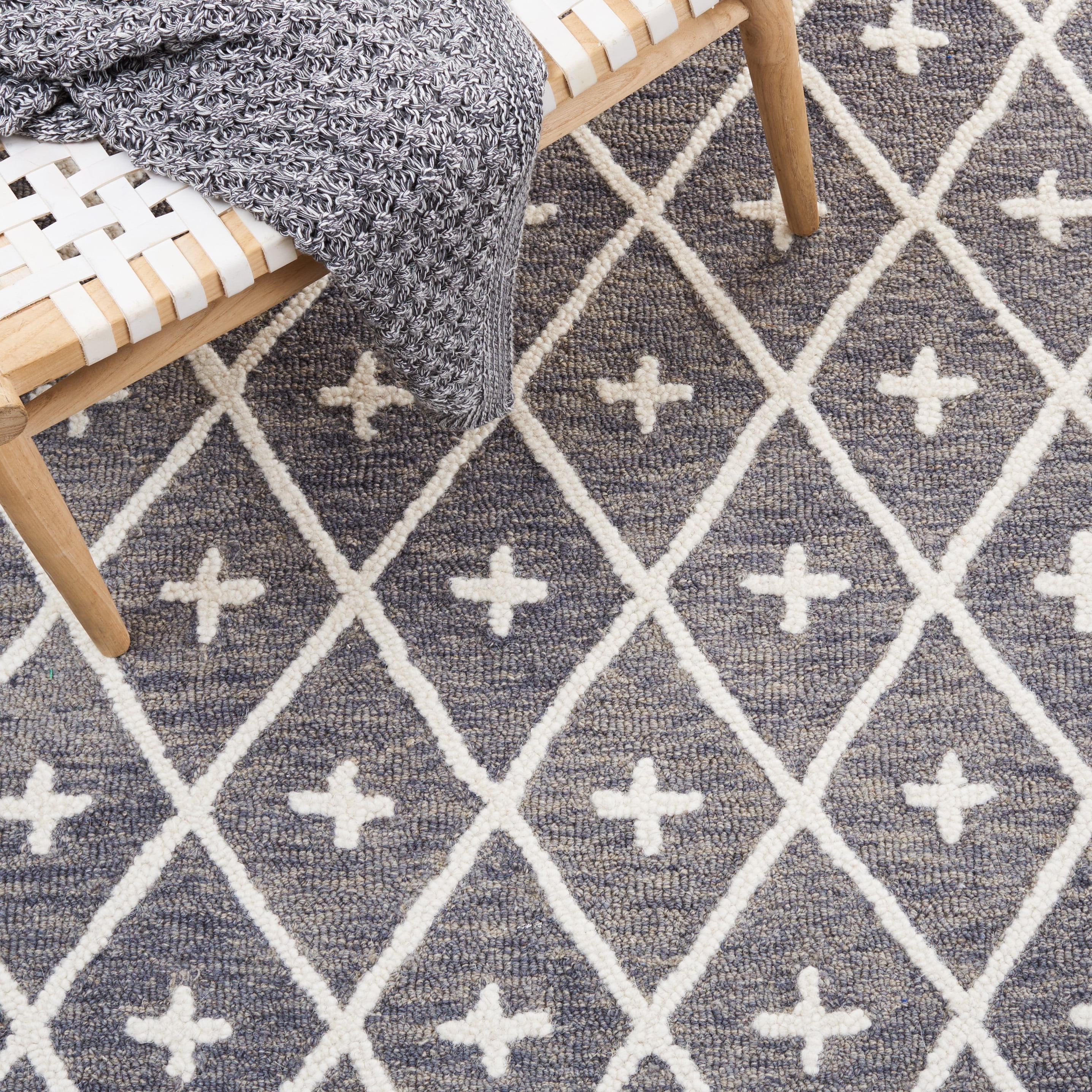 SAFAVIEH Metro Fletcher Medallion Area Rug, Grey/Ivory, 6' x 6' Square