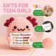 thumbnail image 4 of Set de regalo MHSMHL para niñas adolescentes con ajolote de ganchillo y vela perfumada, 4 of 7