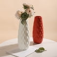thumbnail image 1 of Fiudx Jarrón Decorativo de Plástico, Imitación Esmaltado, Elegante Decoración para El Hogar, Maceta Versátil, Ideal para Mueble de Tv, Arreglo Floral Seco, Sala de Estar Moderna, Tamaño 30 X 9,5 Cm., 1 of 7