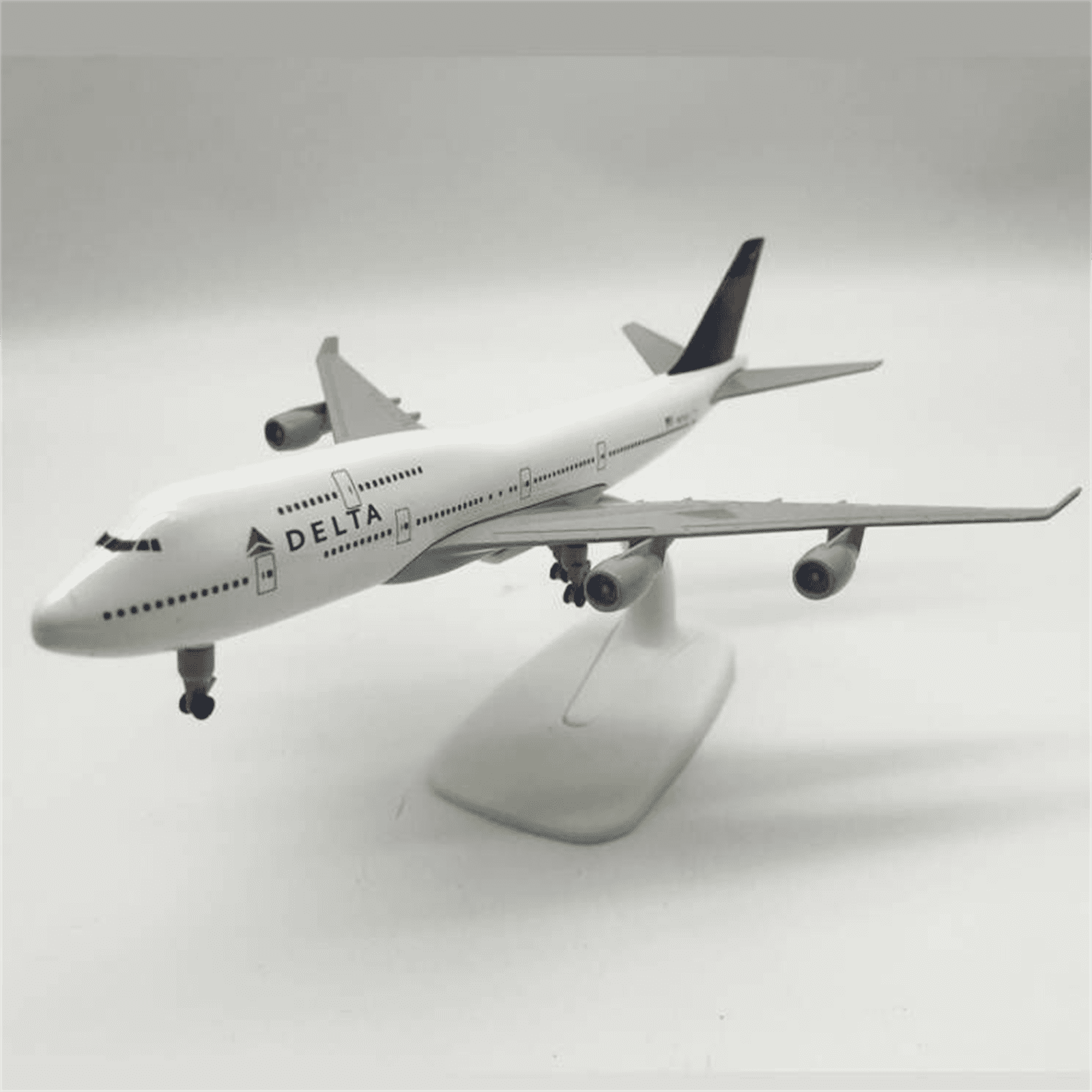Delta B747 Plane Model 1:300 Scale Alloy Aircraft for Display Collection Kids Children Model Toy Gifs
